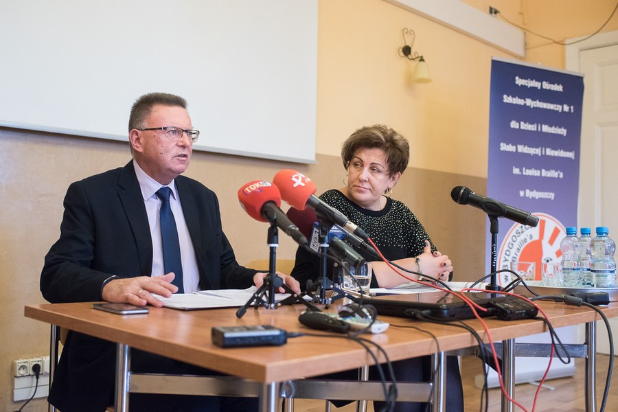 Konferencja prasowa wicemarszałka Zbigniewa Ostrowskiego i dyrektora Ośrodka Braille’a Małgorzaty Szczepanek, fot. Tymon Markowski dla UMWKP