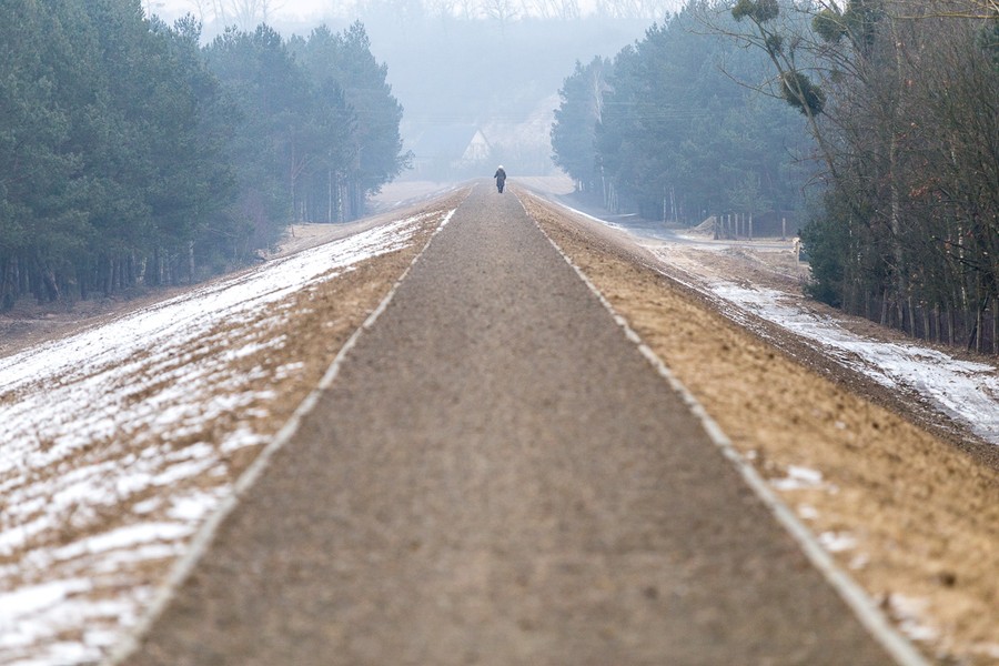 Zmodernizowany wał przeciwpowodziowy Niziny Ciechocińskiej w rejonie Ciechocinka, fot. Szymon Zdziebło/tarantoga.pl dla UMWKP