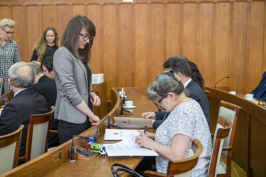 Uroczyste podpisanie umów o dofinansowaniu projektów termomodernizacji, fot. Szymon Zdziebło/Tarantoga.pl