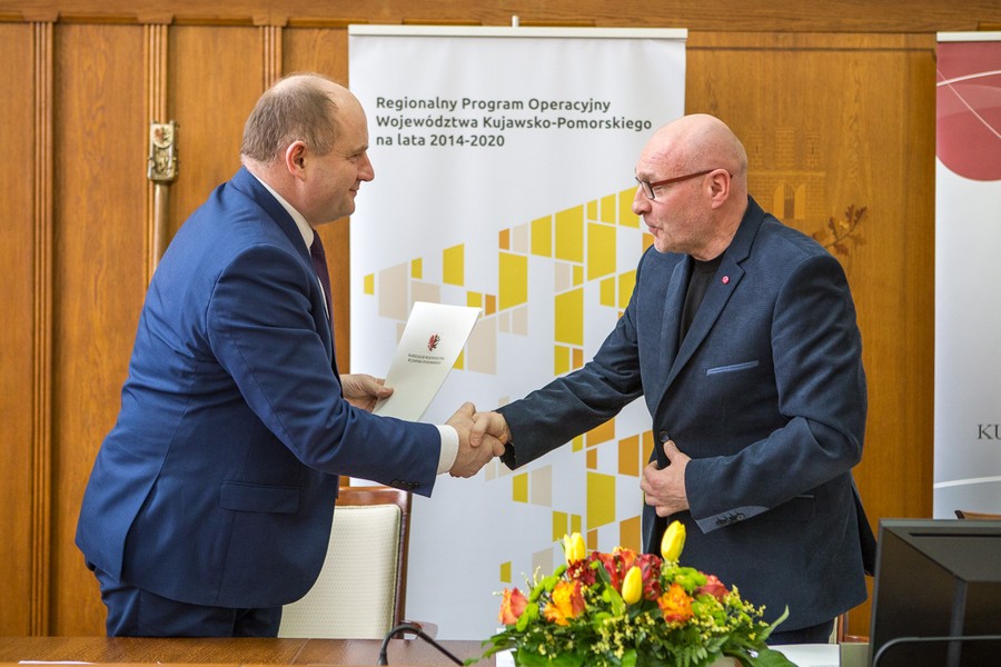 Uroczyste podpisanie umów o dofinansowaniu projektów termomodernizacji, fot. Szymon Zdziebło/Tarantoga.pl