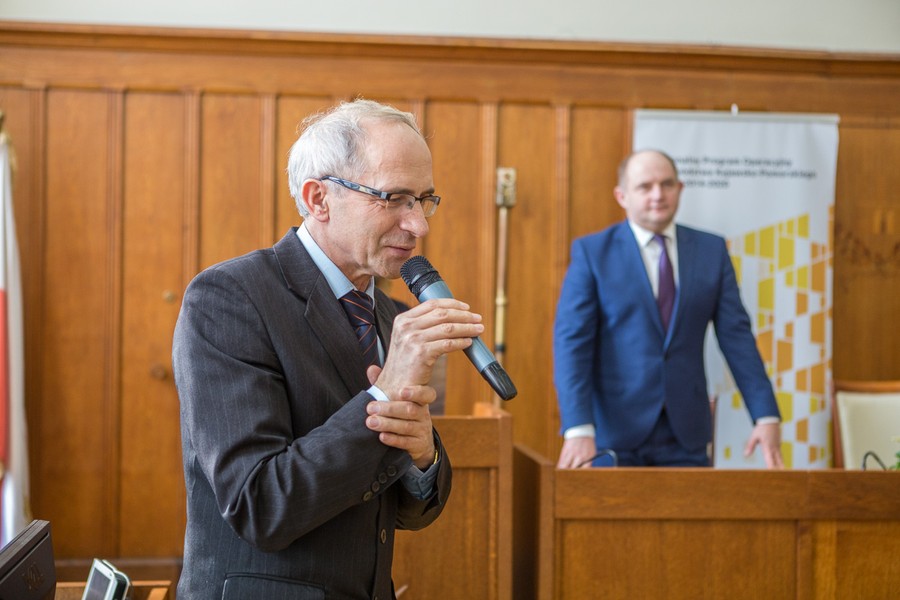 Uroczyste podpisanie umów o dofinansowaniu projektów termomodernizacji, fot. Szymon Zdziebło/Tarantoga.pl