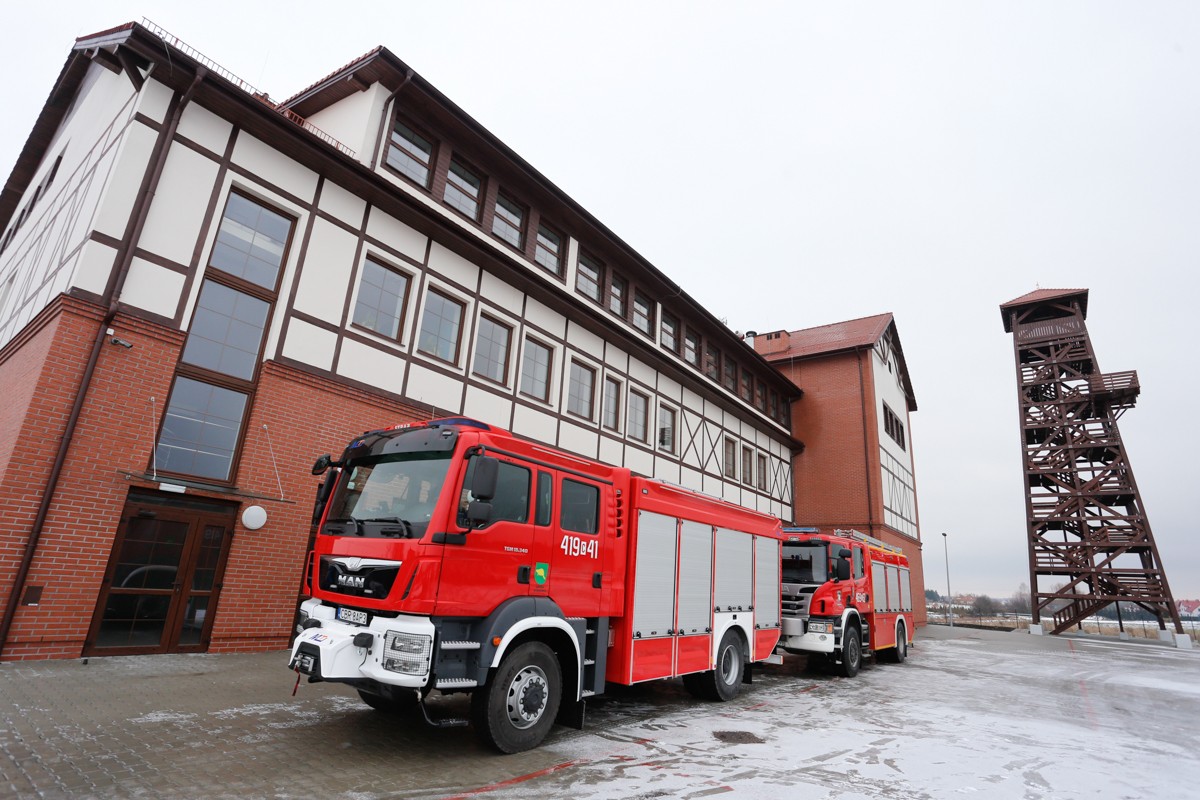 Podpisana dziś umowa dotyczy zakupu sześciu samochodów ratowniczo-gaśniczych dla jednostek OSP, fot. Szymon Zdziebło/Tarantoga.pl