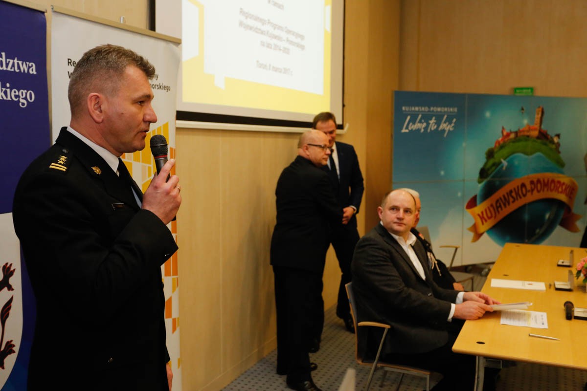 Uroczystość podpisania umowy o dofinansowaniu zakupu pojazdów, fot. Mikołaj Kuras