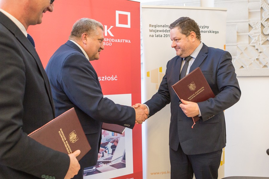 Uroczystość podpisania umowy w siedzibie Banku Gospodarstwa Krajowego, fot. Szymon Zdziebło/Tarantoga.pl