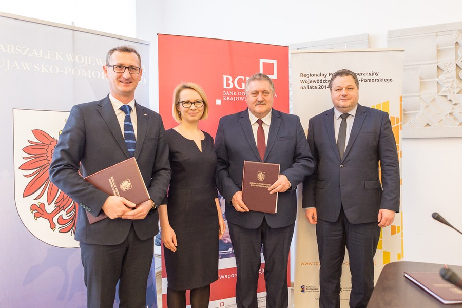 Uroczystość podpisania umowy w siedzibie Banku Gospodarstwa Krajowego, fot. Szymon Zdziebło/Tarantoga.pl