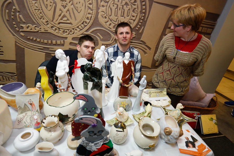 Wystawa rękodzieła osób niepełnosprawnych „My też potrafimy” w Urzędzie Marszałkowskim, fot. Mikołaj Kuras