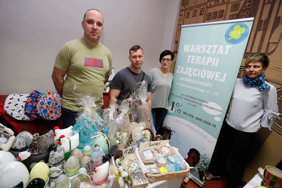 Wystawa rękodzieła osób niepełnosprawnych „My też potrafimy” w Urzędzie Marszałkowskim, fot. Mikołaj Kuras