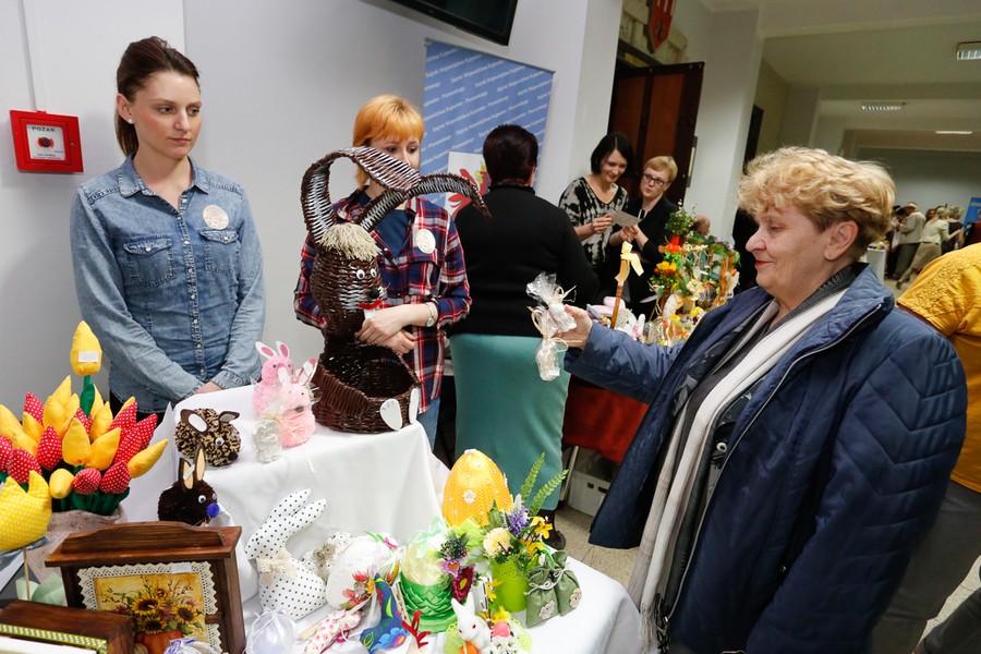 Wystawa rękodzieła osób niepełnosprawnych „My też potrafimy” w Urzędzie Marszałkowskim, fot. Mikołaj Kuras