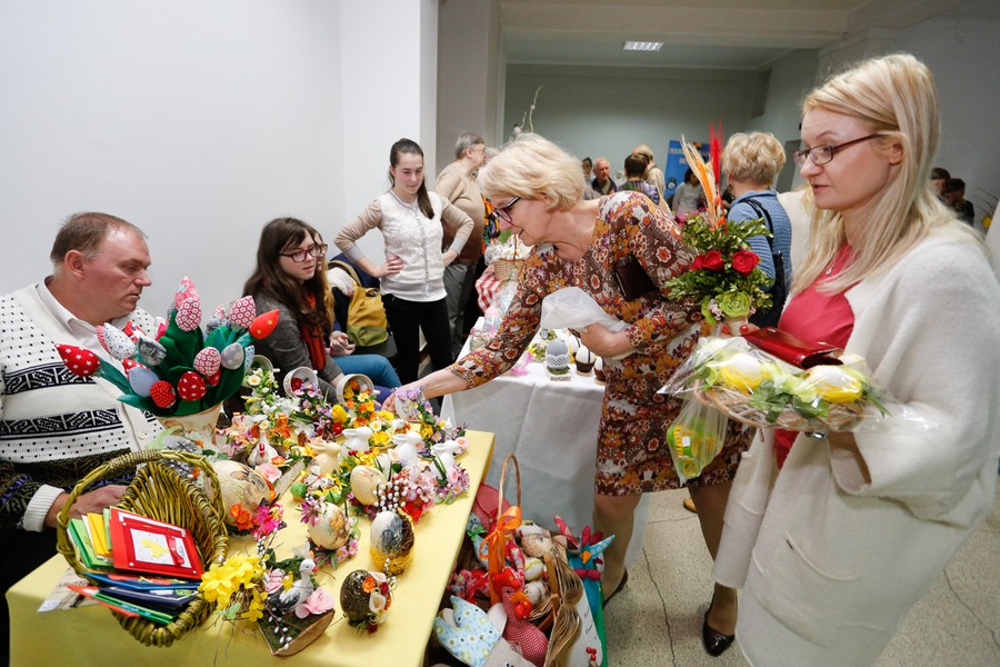 Wystawa rękodzieła osób niepełnosprawnych „My też potrafimy” w Urzędzie Marszałkowskim, fot. Mikołaj Kuras