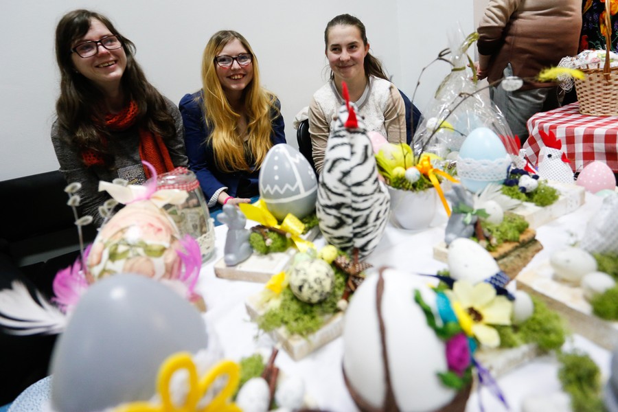 Wystawa rękodzieła osób niepełnosprawnych „My też potrafimy” w Urzędzie Marszałkowskim, fot. Mikołaj Kuras