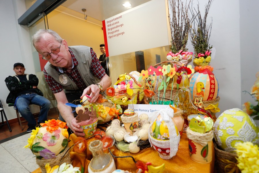 Wystawa rękodzieła osób niepełnosprawnych „My też potrafimy” w Urzędzie Marszałkowskim, fot. Mikołaj Kuras