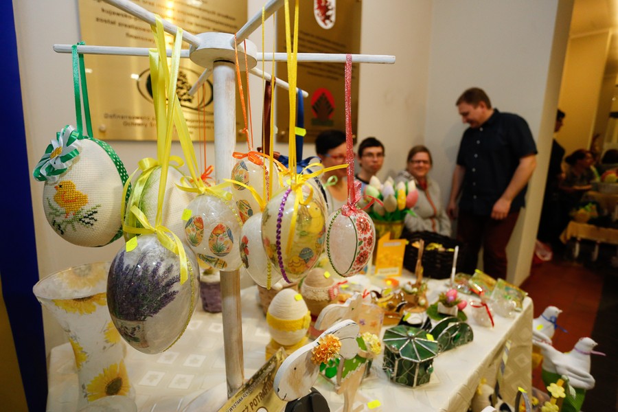 Wystawa rękodzieła osób niepełnosprawnych „My też potrafimy” w Urzędzie Marszałkowskim, fot. Mikołaj Kuras