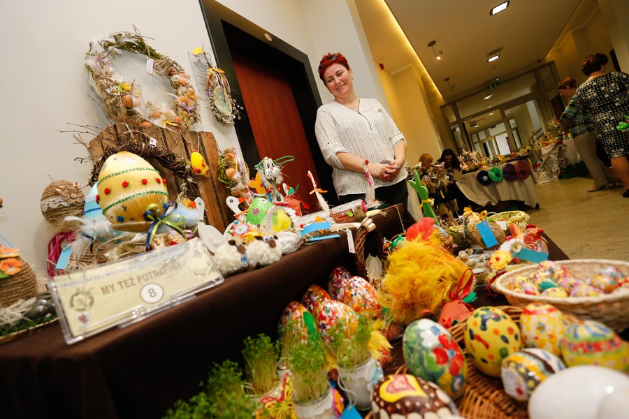 Wystawa rękodzieła osób niepełnosprawnych „My też potrafimy” w Urzędzie Marszałkowskim, fot. Mikołaj Kuras