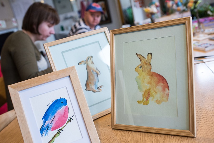 Warsztaty przygotowywania ozdób wielkanocnych przez podopiecznych WTZ „Modrzew” w Bydgoszczy, fot. Tymon Markowski