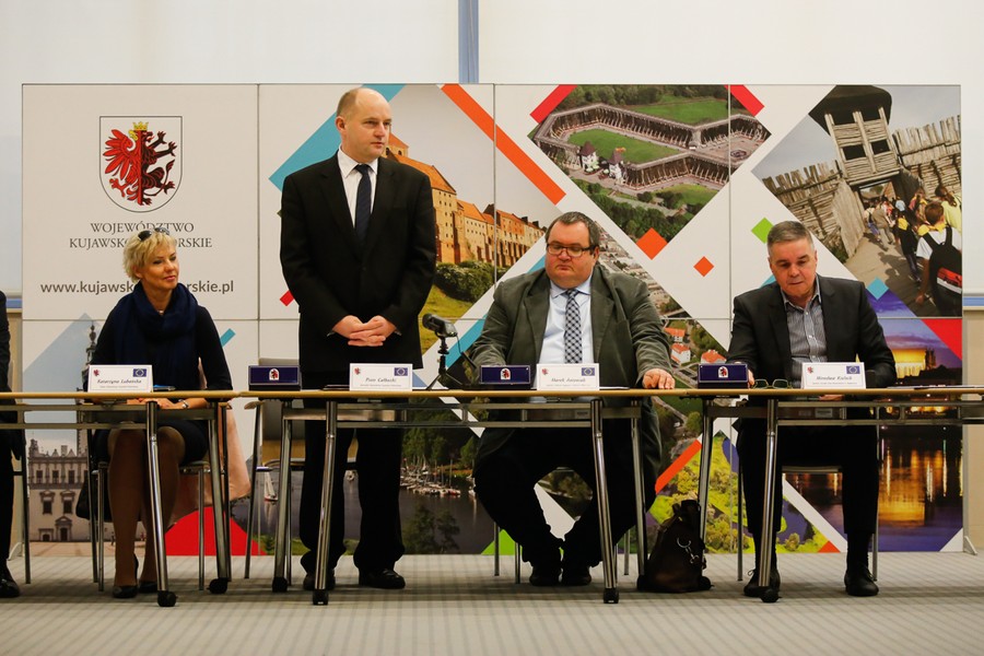 Uroczystość podpisania umowy na gruntowną przebudowę drogi wojewódzkiej nr 548, fot. Mikołaj Kuras