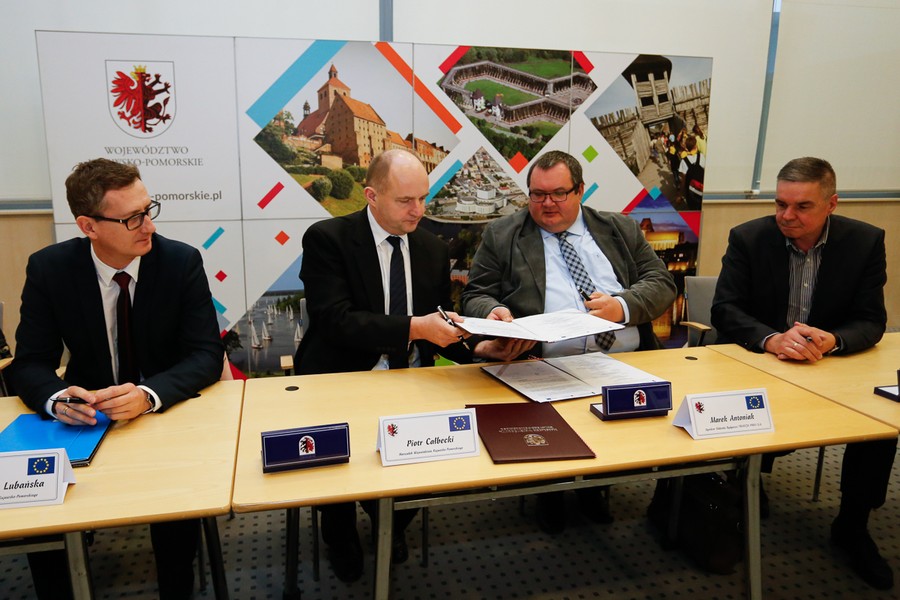 Uroczystość podpisania umowy na gruntowną przebudowę drogi wojewódzkiej nr 548, fot. Mikołaj Kuras