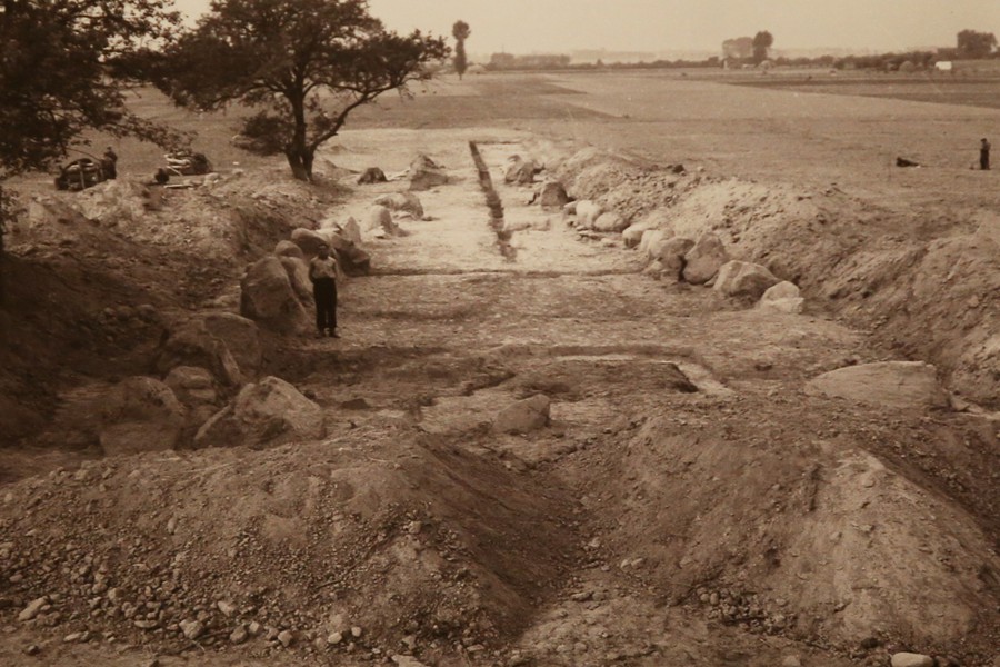 Zdjęcia prezentowane na wystawie „Park Kulturowy Wietrzychowice. 80 lat badań archeologicznych”, którą można oglądać w Urzędzie Marszałkowskim