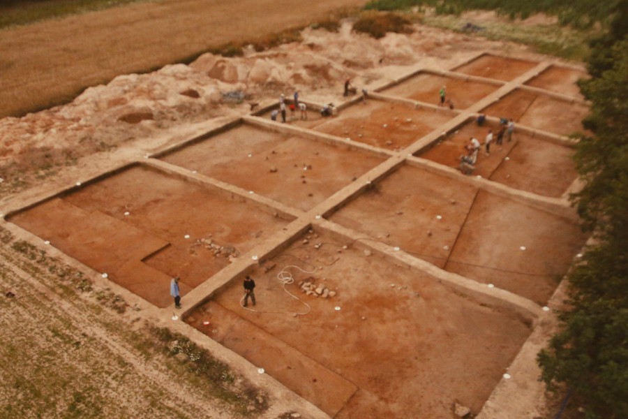 Zdjęcia prezentowane na wystawie „Park Kulturowy Wietrzychowice. 80 lat badań archeologicznych”, którą można oglądać w Urzędzie Marszałkowskim