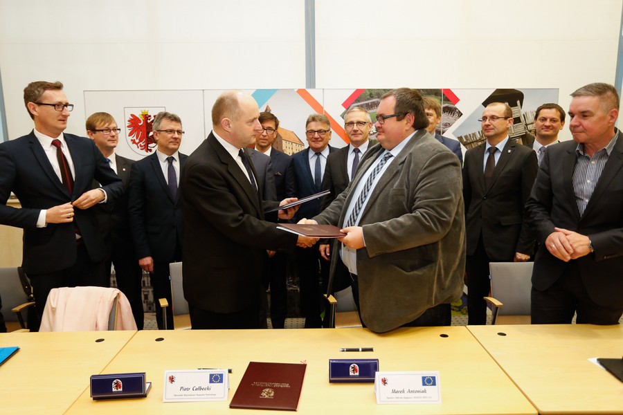 19.04.2017 r., Uroczystość podpisania umowy na gruntowną przebudowę drogi wojewódzkiej nr 548, fot. Mikołaj Kuras