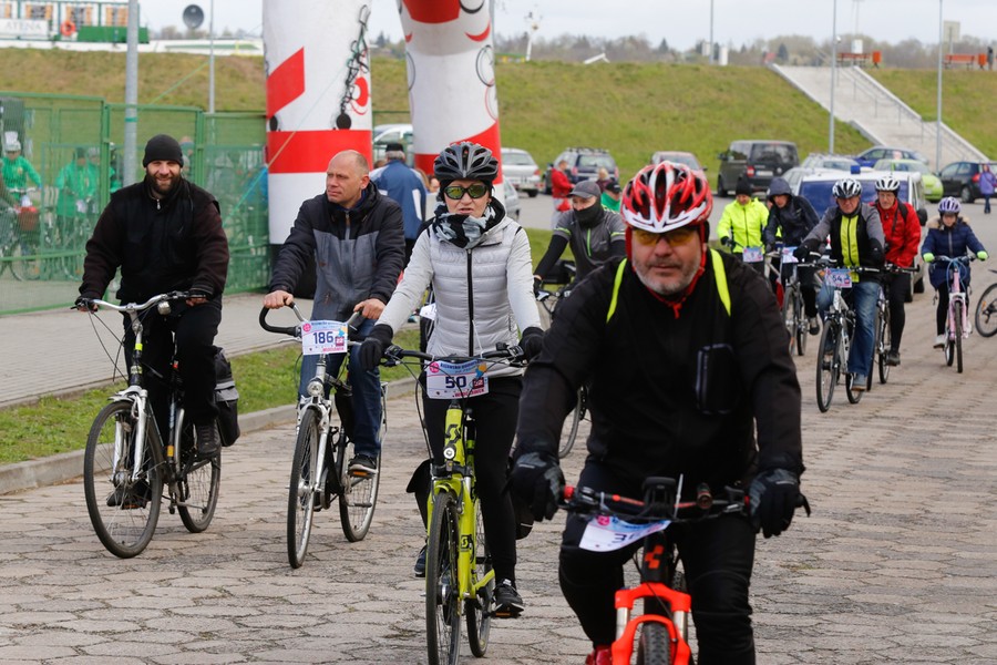 22.04.2017 r., Pierwszy tegoroczny rodzinny rajd rowerowy z cyklu „Kujawsko-Pomorskie na rowery” odbył się we Włocławku, fot. Mikołaj Kuras