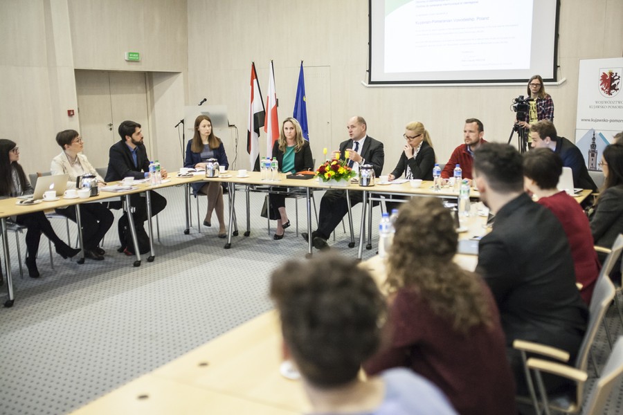Spotkanie marszałka Piotra Całbeckiego z reprezentacją ALDA, fot. Andrzej Goiński/UMWKP