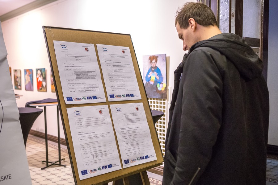 Targi dobrych praktyk podczas spotkania ALDA w Toruniu, fot. Szymon Zdziebło/tarantoga.pl dla UMWKP