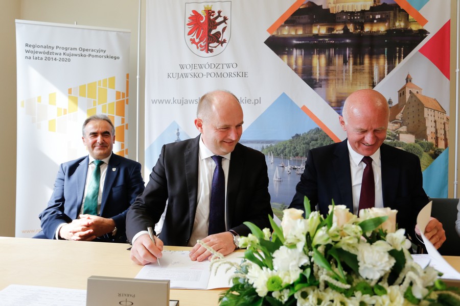 Uroczystość podpisania umów o dofinansowanie inwestycji, fot. Mikołaj Kuras