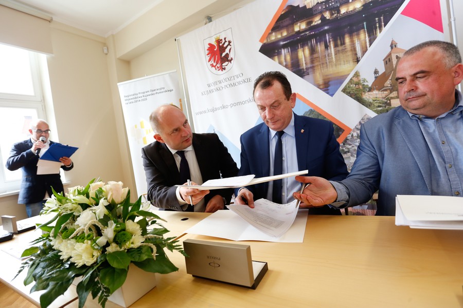 Uroczystość podpisania umów o dofinansowanie inwestycji, fot. Mikołaj Kuras