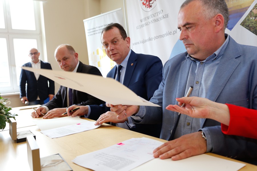 Uroczystość podpisania umów o dofinansowanie inwestycji, fot. Mikołaj Kuras