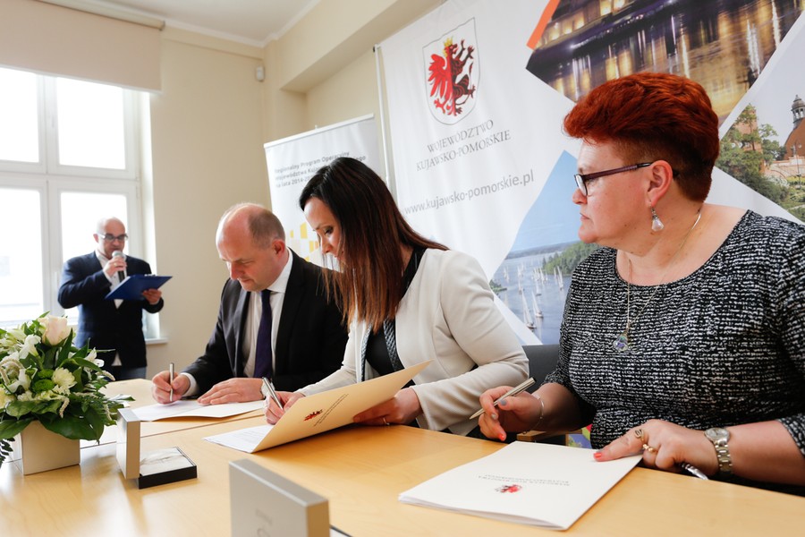 Uroczystość podpisania umów o dofinansowanie inwestycji, fot. Mikołaj Kuras