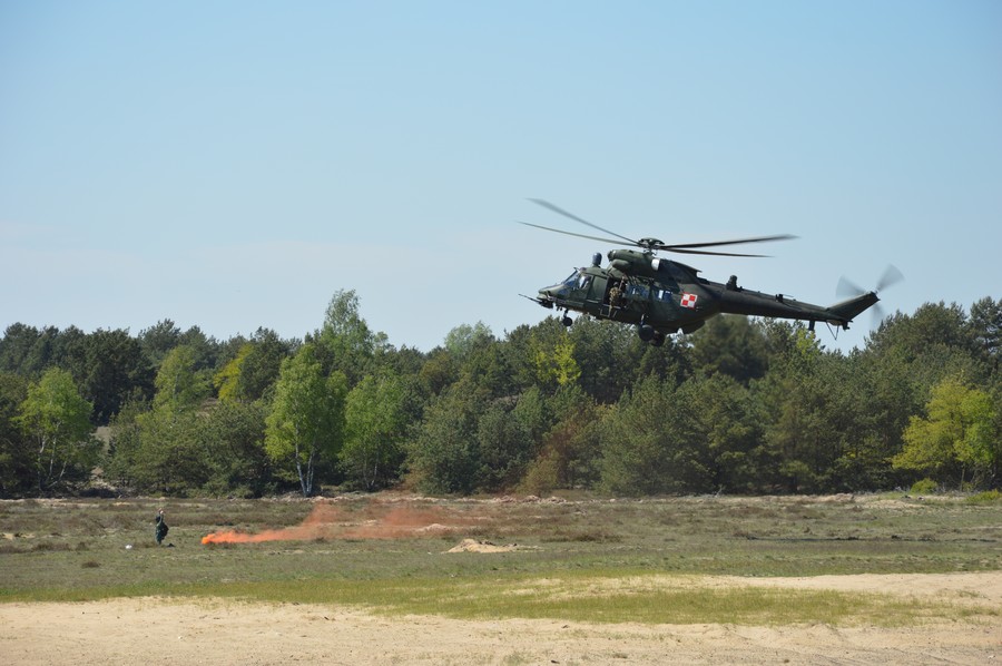 Szkolenie obronne kadry kierowniczej Urzędu Marszałkowskiego i wojewódzkich samorządowych jednostek organizacyjnych oraz samorządów należących do Stowarzyszenia Salutaris, fot. Łukasz Walusiak/UMWKP