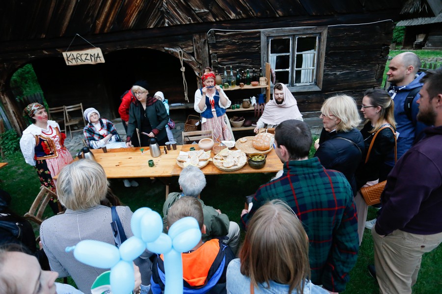 20.05.2017 r., Podczas Nocy Muzeów Muzeum Etnograficzne w Toruniu przygotowało specjalny program pod hasłem „Śmiechy spod strzechy”, fot. Mikołaj Kuras dla UMWKP