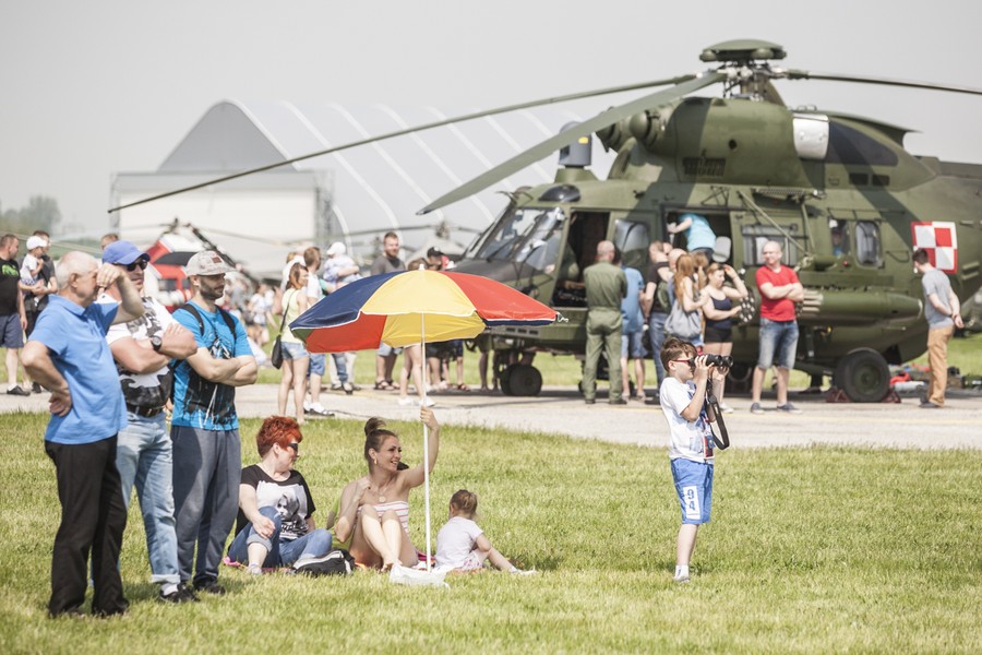 20.05.2017 r., Pokazy lotnicze z okazji 5. Kujawskiego Pikniku Śmigłowcowego w Latkowie, fot. Andrzej Goiński/UMWKP