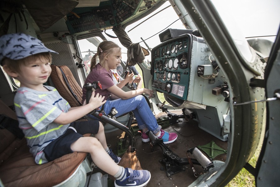 20.05.2017 r., Pokazy lotnicze z okazji 5. Kujawskiego Pikniku Śmigłowcowego w Latkowie, fot. Andrzej Goiński/UMWKP