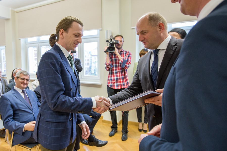 24.05.2017 r., Uroczystość wręczenia umów o dofinansowanie projektów w ramach Programu Rozwoju Obszarów Wiejskich w Urzędzie Marszałkowskim, fot. Szymon Zdziebło/tarantoga.pl dla UMWKP