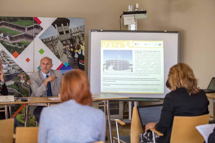 25.05.2017 r., Konferencja marszałka Piotra Całbeckiego po majowym posiedzeniu Komitetu Monitorującego RPO, fot. Szymon Zdziebło/tarantoga.pl dla UMWKP