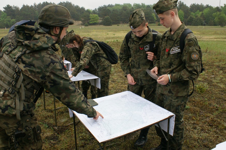 24.05.2017 R., Szkolenie proobronne w Ośrodku Szkolenia Poligonowego Centrum Szkolenia Artylerii i Uzbrojenia w Toruniu, fot. Mariusz Mierczyński/UMWKP