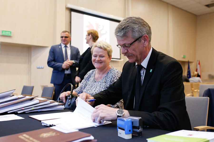 Uroczyste podpisanie umów w Urzędzie Marszałkowskim, fot. Mikołaj Kuras