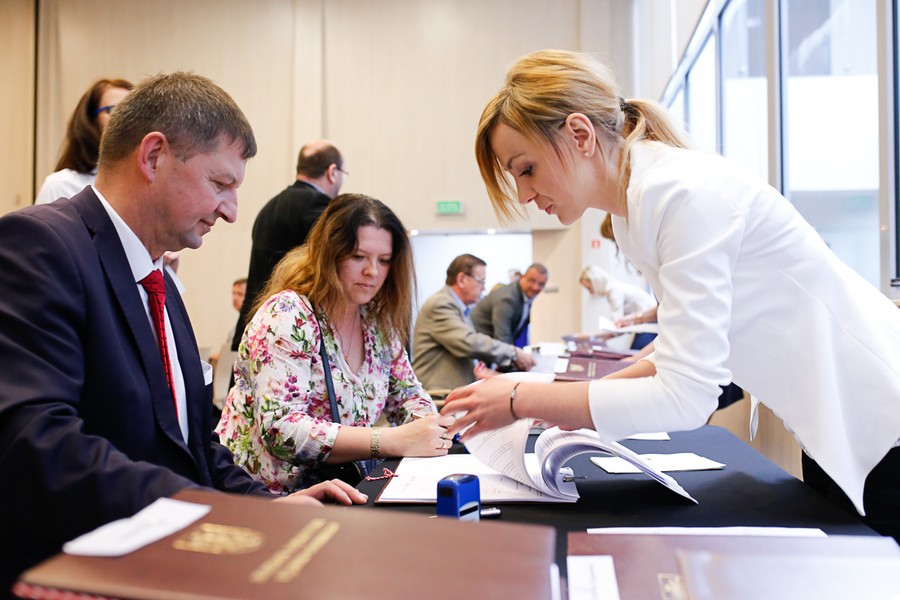 Uroczyste podpisanie umów w Urzędzie Marszałkowskim, fot. Mikołaj Kuras