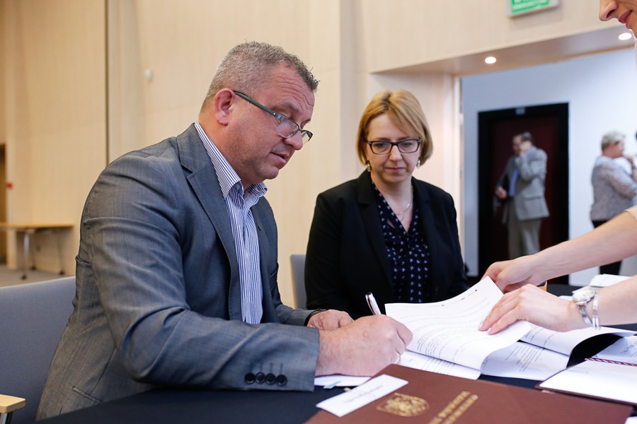 Uroczyste podpisanie umów w Urzędzie Marszałkowskim, fot. Mikołaj Kuras