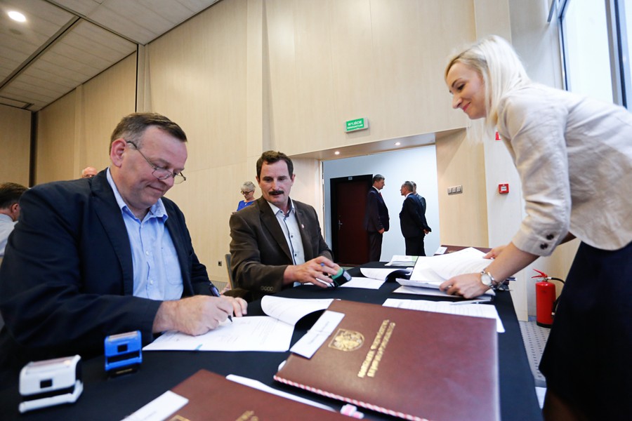 Uroczyste podpisanie umów w Urzędzie Marszałkowskim, fot. Mikołaj Kuras