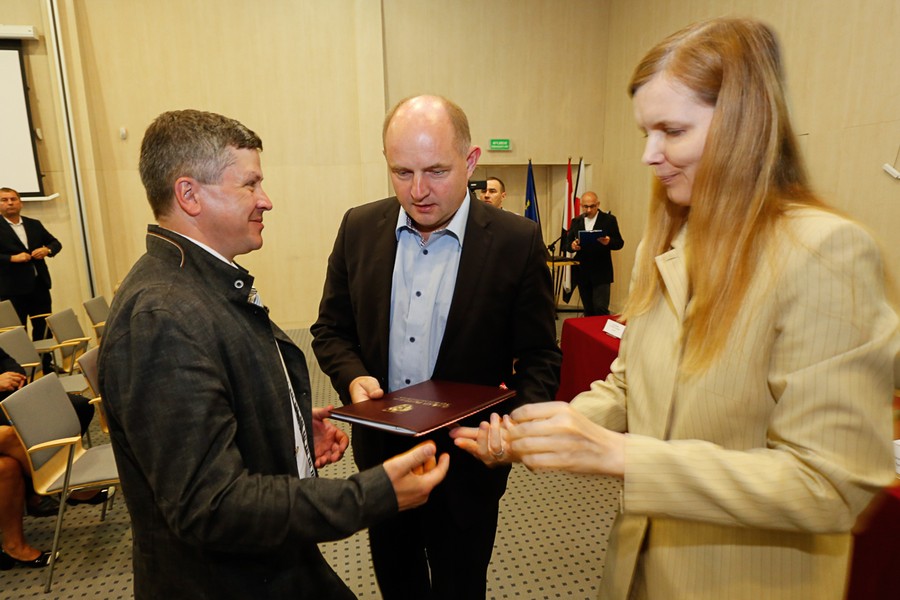 Uroczyste podpisanie umów w Urzędzie Marszałkowskim, fot. Mikołaj Kuras