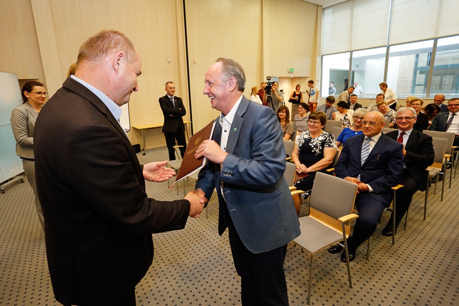 Uroczyste podpisanie umów w Urzędzie Marszałkowskim, fot. Mikołaj Kuras