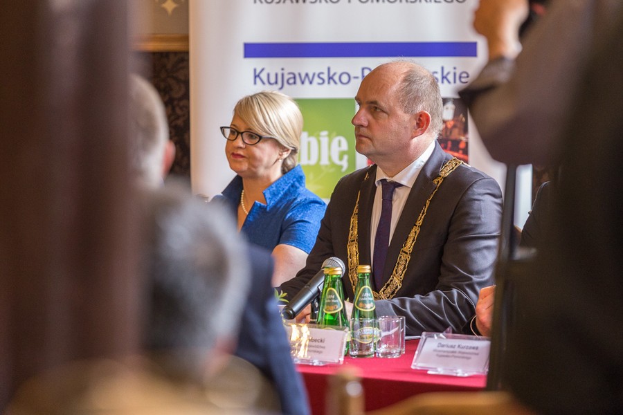 Uroczysta sesja sejmiku województwa, fot. Szymon Zdziebło/tarantoga.pl dla UMWKP