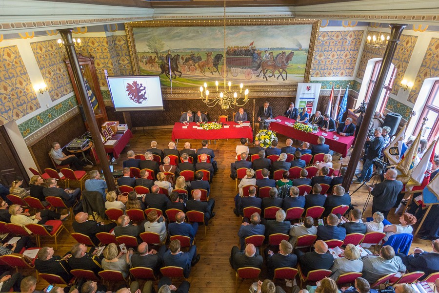 Uroczysta sesja sejmiku województwa, fot. Szymon Zdziebło/tarantoga.pl dla UMWKP