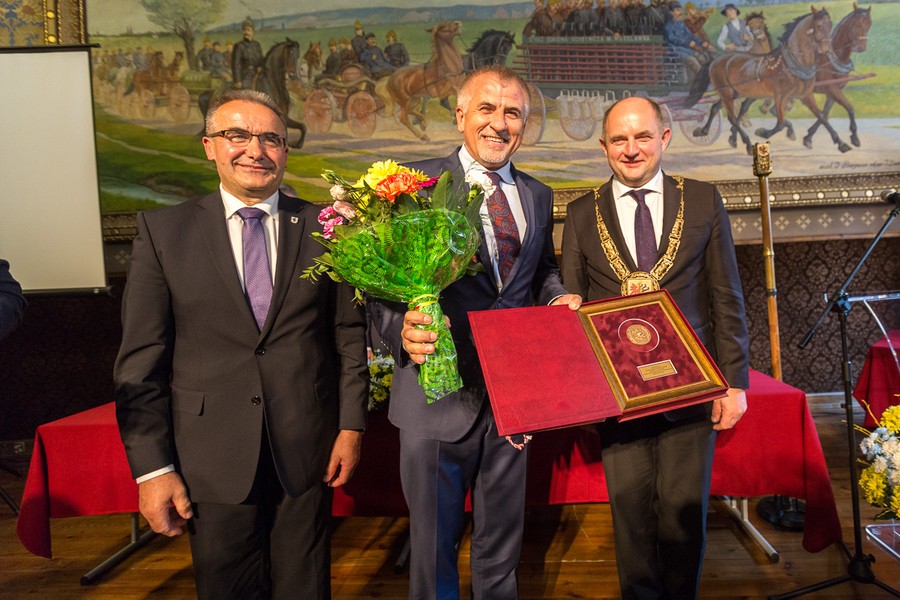 Uroczysta sesja sejmiku województwa, fot. Szymon Zdziebło/tarantoga.pl dla UMWKP