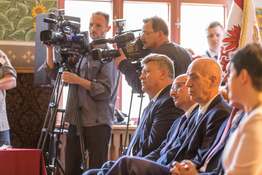 Uroczysta sesja sejmiku województwa, fot. Szymon Zdziebło/tarantoga.pl dla UMWKP