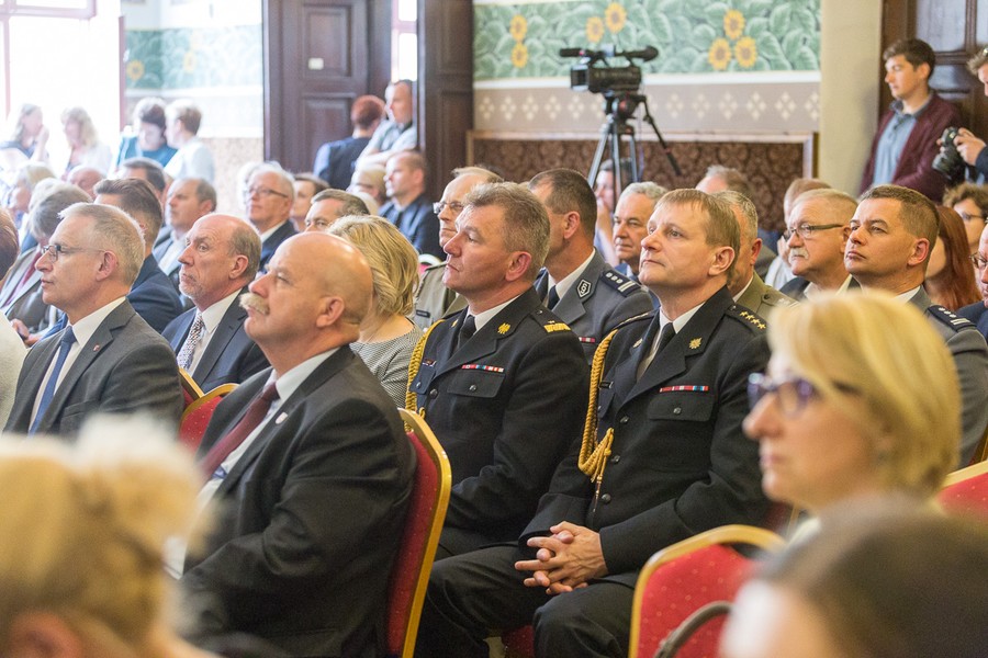 Uroczysta sesja sejmiku województwa, fot. Szymon Zdziebło/tarantoga.pl dla UMWKP