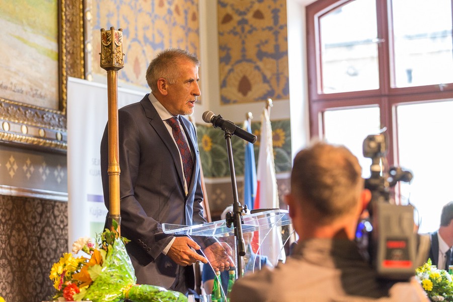 Uroczysta sesja sejmiku województwa, fot. Szymon Zdziebło/tarantoga.pl dla UMWKP