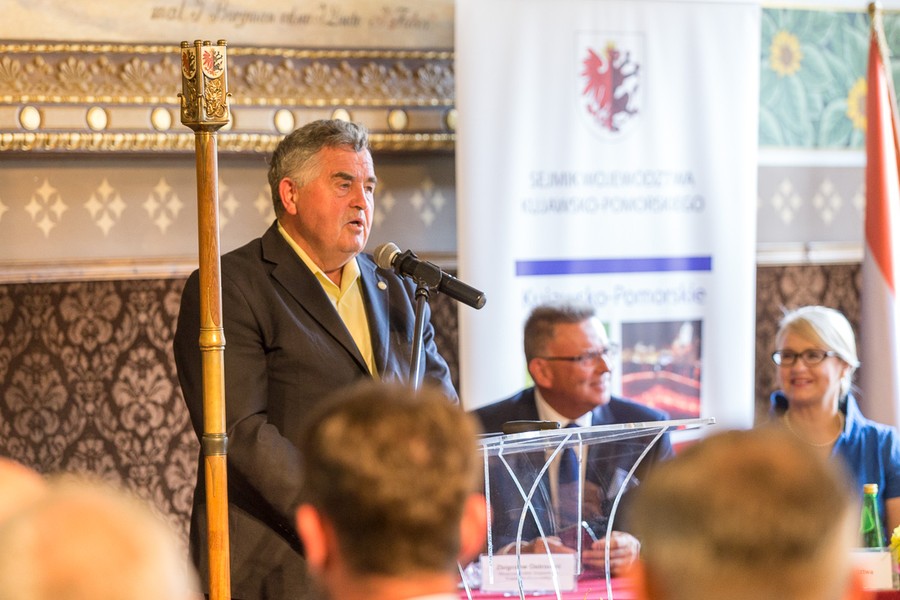 Uroczysta sesja sejmiku województwa, fot. Szymon Zdziebło/tarantoga.pl dla UMWKP